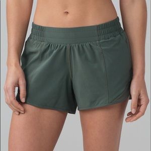 Lululemon Hotty Hot 2.5” Forest Green Shorts
